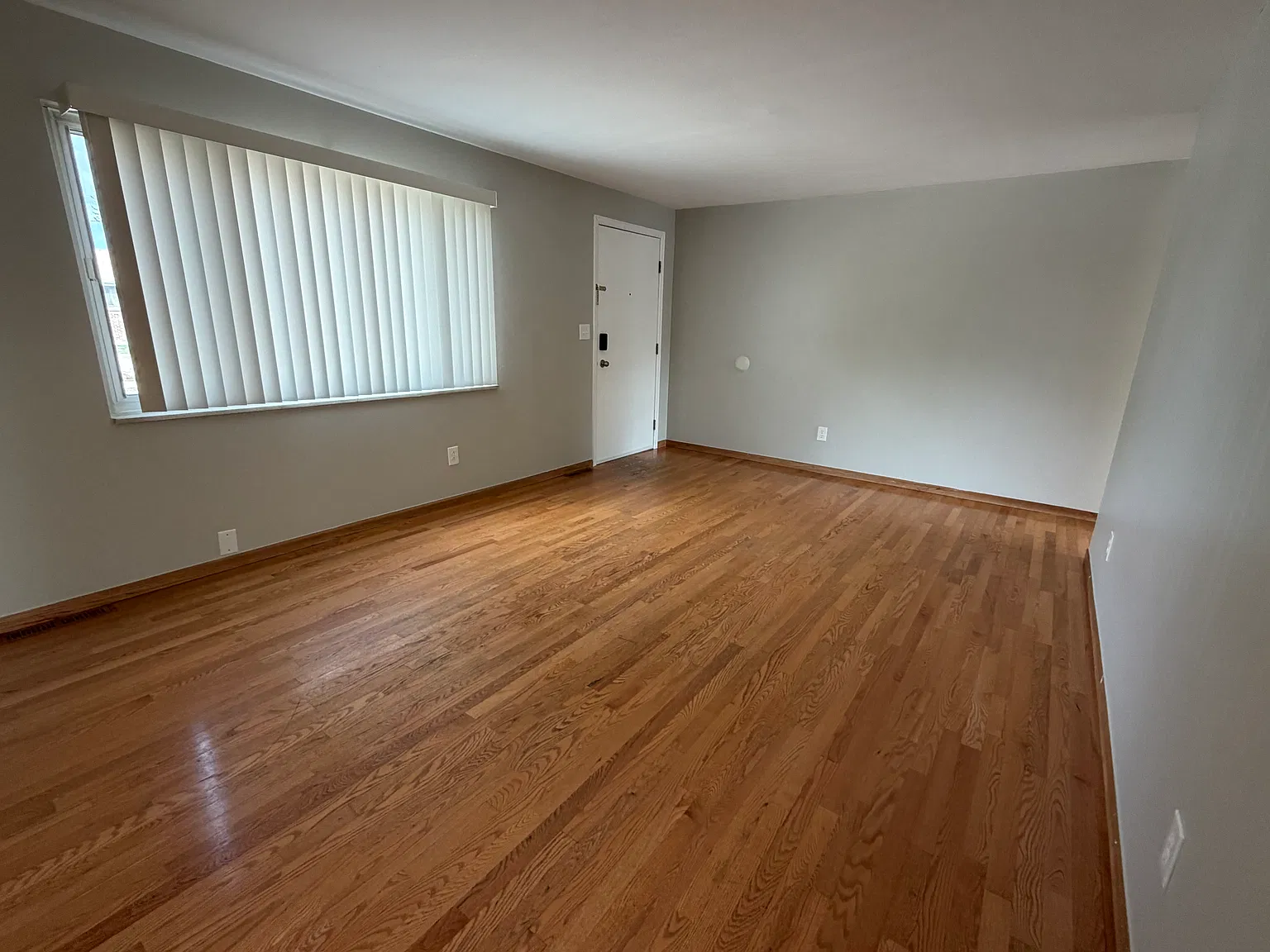 3 bed, 2018 sqft, $2,395 — Photo 4