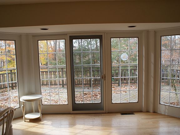 2nd image of 523 Stratford Ln