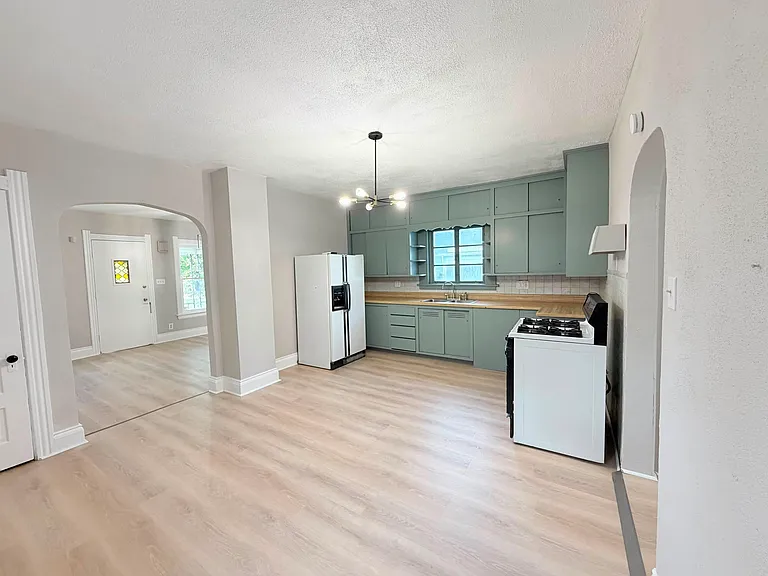 177 Dexter St — Photo 5
