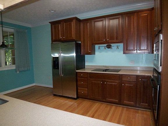 3rd image of 146 Oyster Cove Lndg
