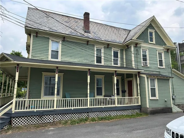 525 Sarah St, Stroudsburg, PA 18360