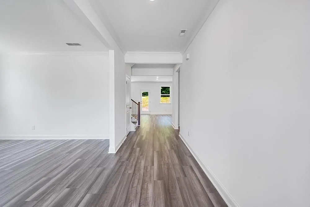 4 bed, 4.0 bath, 2696 sqft, $3,100 — Photo 3