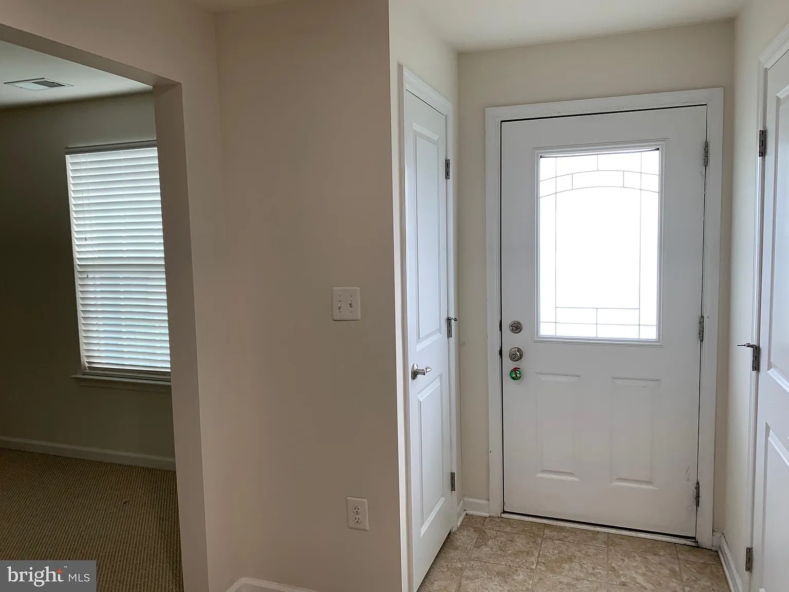 3 bed, 2.5 bath, 2160 sqft, $2,700 — Photo 2