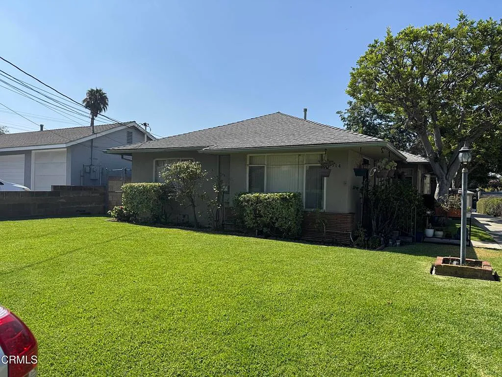 1 bed, 1.0 bath, 900 sqft, $2,300 — Photo 2
