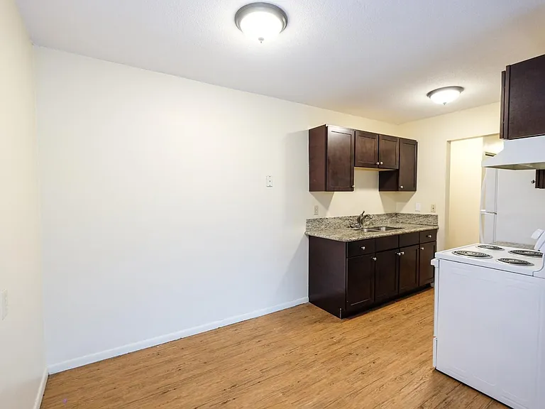 Cedar Avenue Apartments — Photo 33