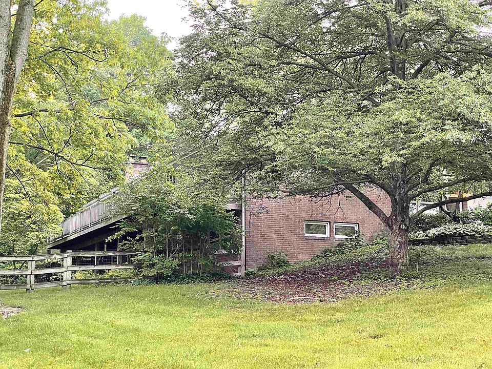 2nd image of 2455 N River Rd