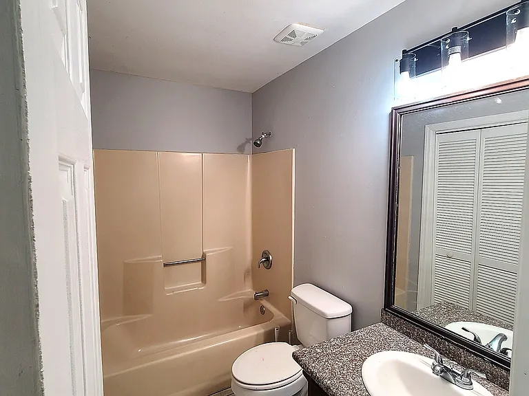 121 Foxwood Cir — Photo 6