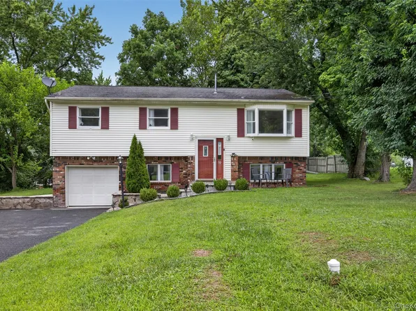 32 Surrey Road, Chester, NY 10918