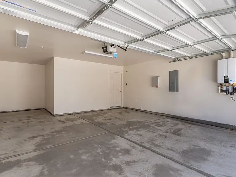2467 Oakmont Cir — Photo 17
