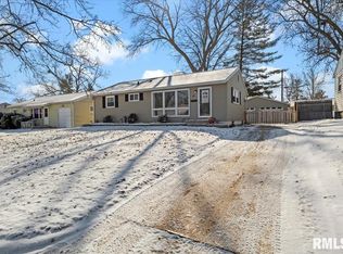 17 E Carroll Dr, Decatur, IL 62521