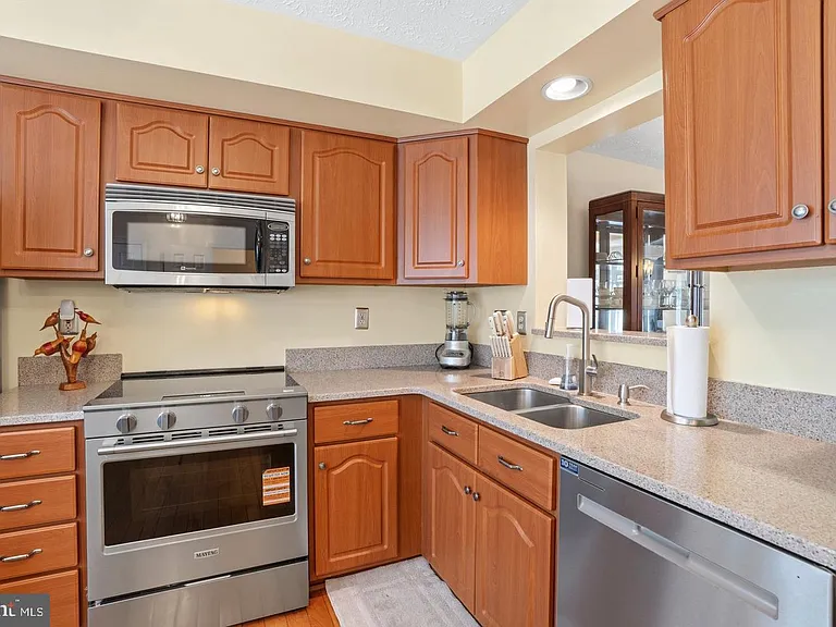 8016 Brightlight Pl — Photo 10