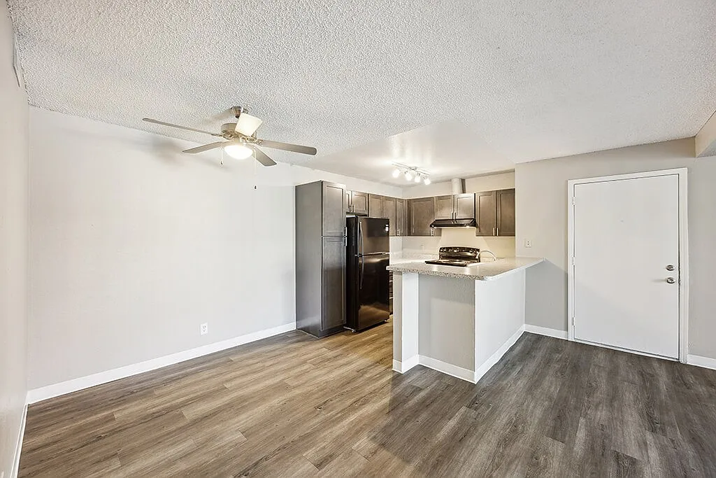 Woodcreek Apartments — Photo 3