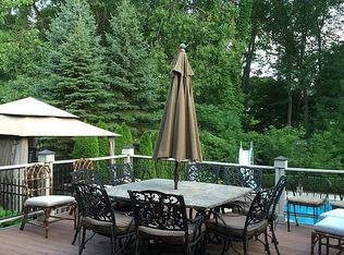 4830 Fairway Rdg S, West Bloomfield, MI 48323