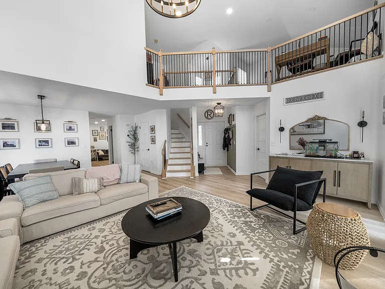 66 Claridge Ct — Photo 31