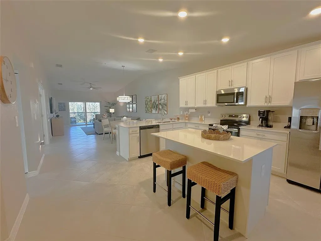 2 bed, 2.0 bath, 1569 sqft, $6,000 — Photo 4