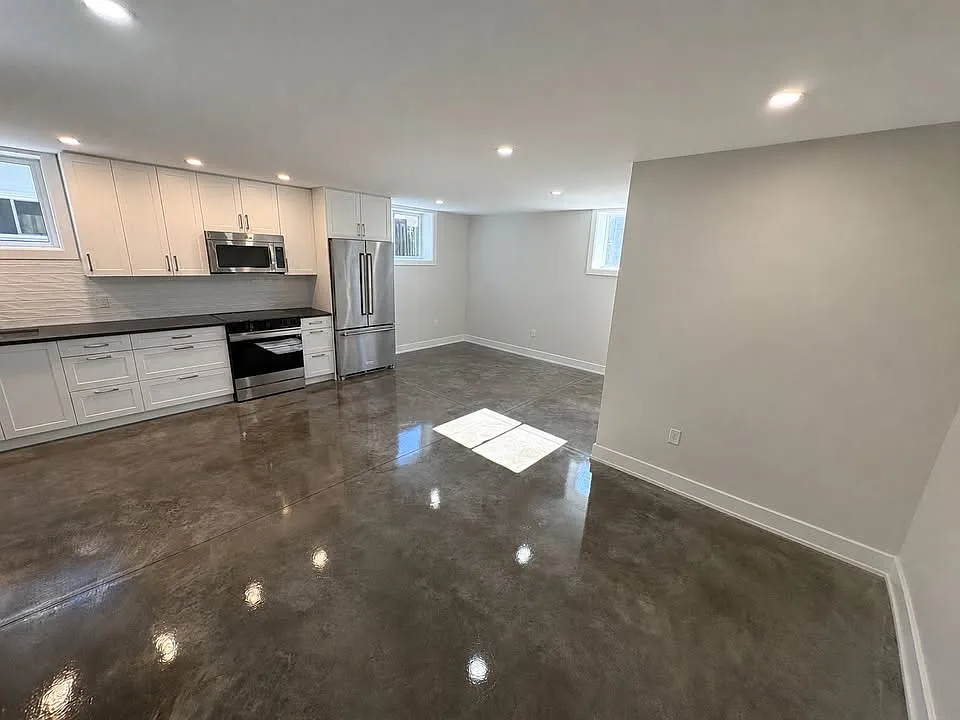 476 Division St — Photo 3