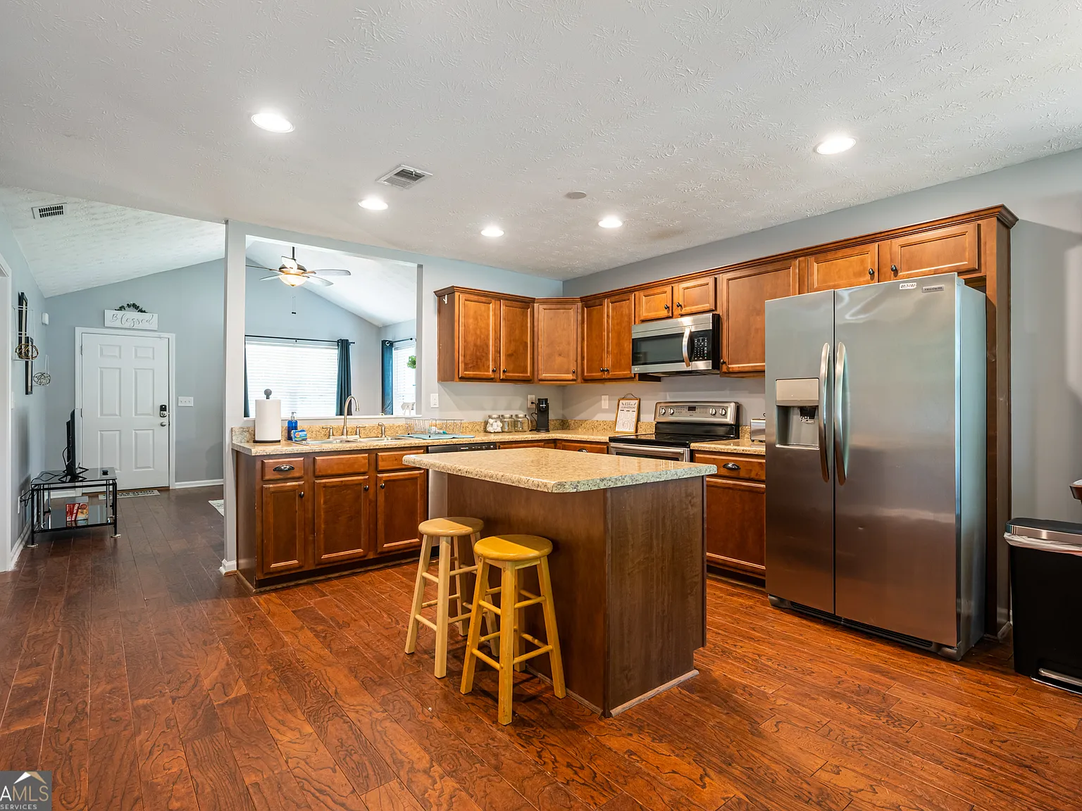 3 bed, 2.0 bath, $4,877 — Photo 4