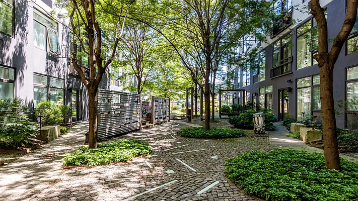 Rented by Nooklyn NYC LLC | media 40