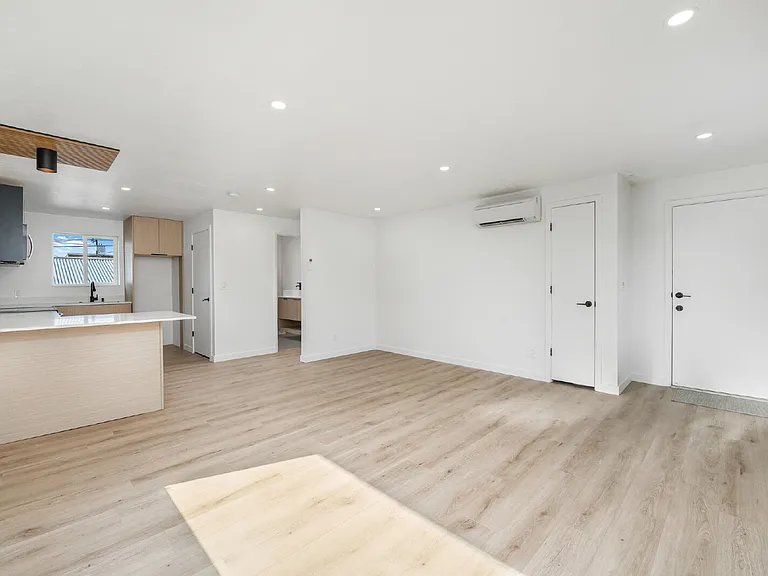 288 E Downington Ave — Photo 3