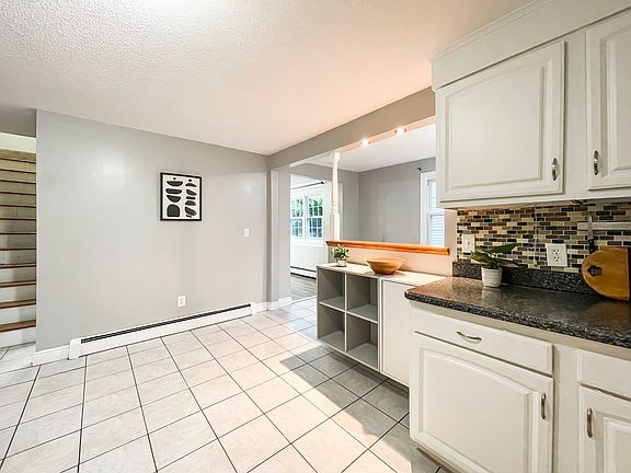 4th image of 28 Wells Ave