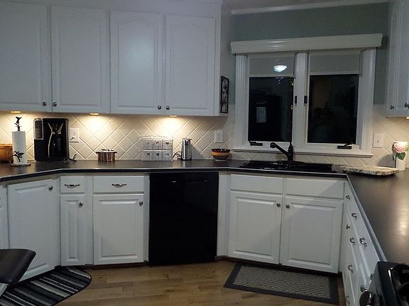 wonderfully laid out kitchen