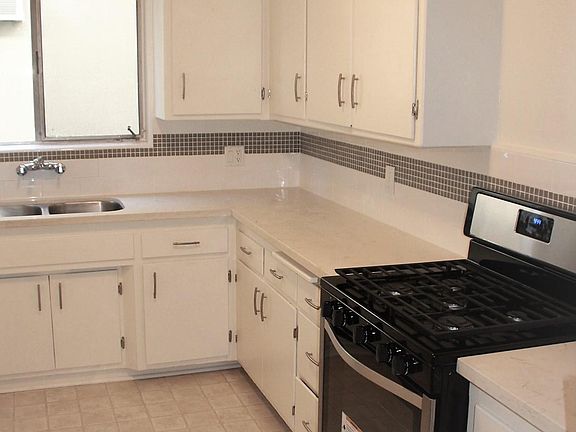 3rd image of 11832 Goshen Ave APT 1