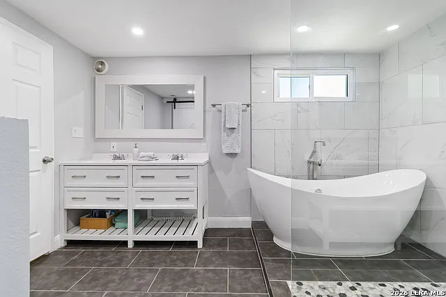 944 Fulton Ave — Photo 30