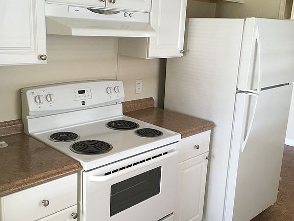 3rd image of 175 Custers Ct