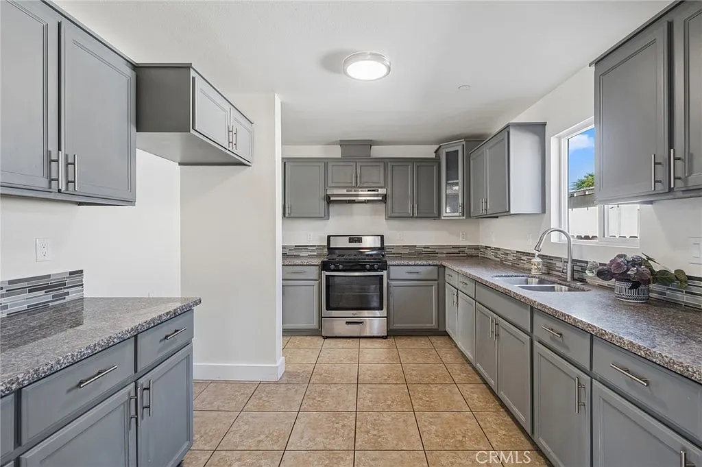 5 bed, 1792 sqft, $3,800 — Photo 4