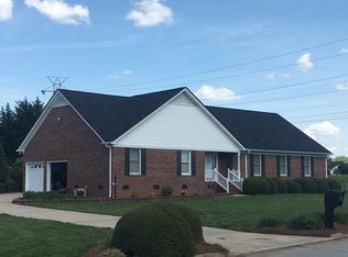 114 N Silver Ridge Dr, Greer, SC 29651