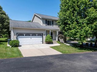 5241 Ridge Oak Dr, Madison, WI 53704