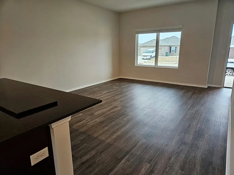 2417 E War Eagle St — Photo 2
