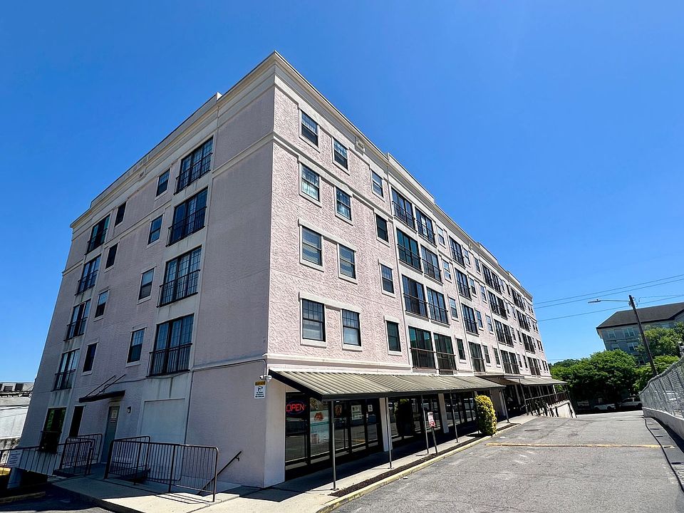 1st image of 2009 Greene St APT 304