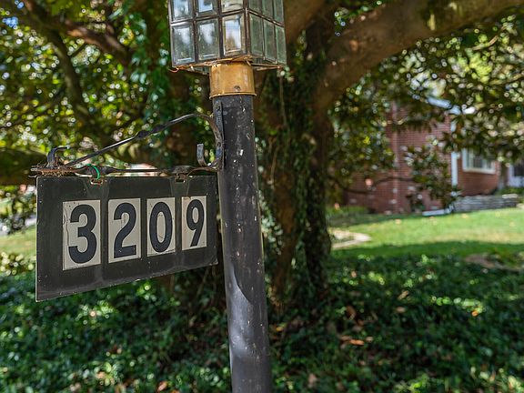 2nd image of 3209 Breckenwood Dr