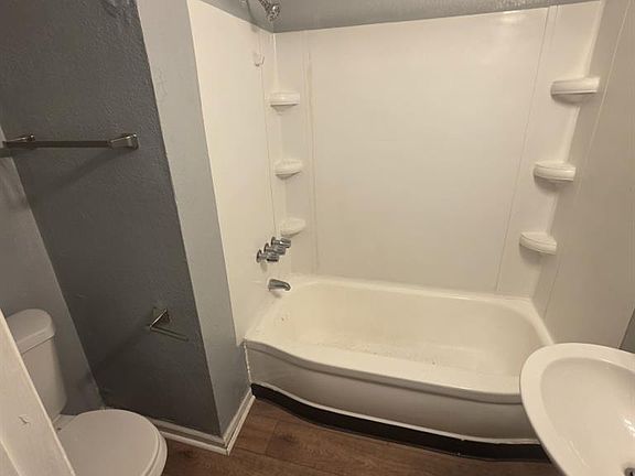 5th image of 201 Dixie Ave APT A