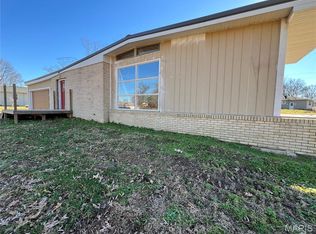 1029 N Woodland Dr, Dexter, MO 63841