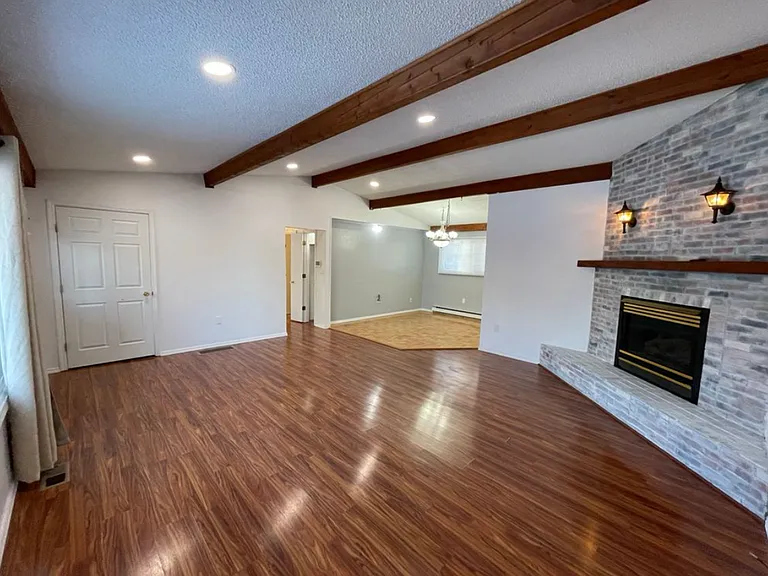 564 N Denali St — Photo 4