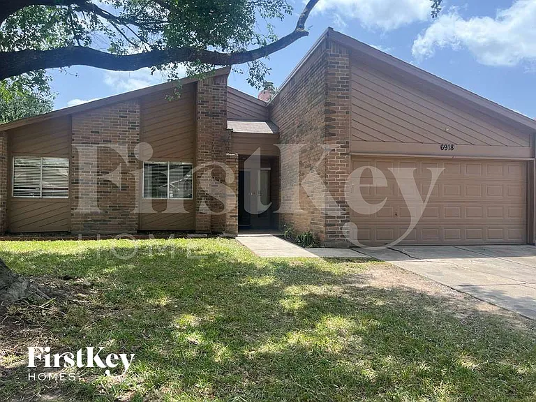 6918 Skyline Park Dr — Photo 1