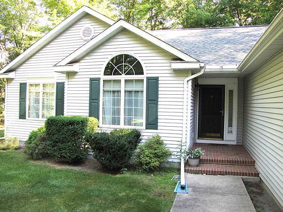 2nd image of 139 E Hickory Ridge Dr