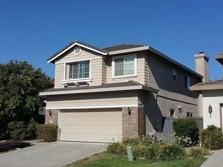 1437 Mayfield St — Photo 3
