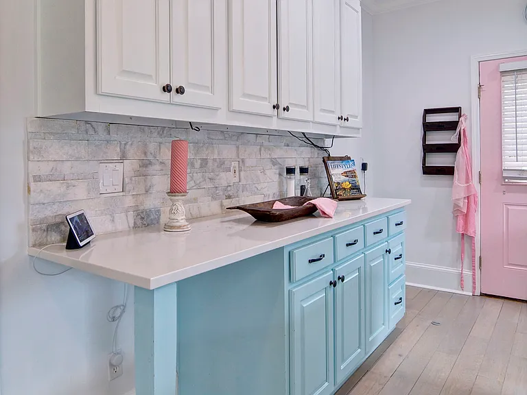 4060 Merritt Dr — Photo 5