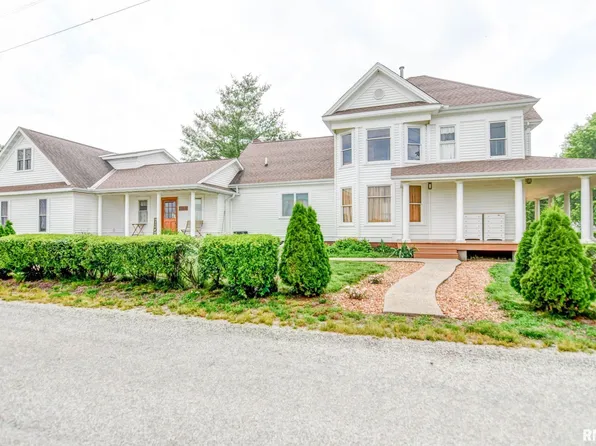 312 N Hedge St, Taylorville, IL 62568