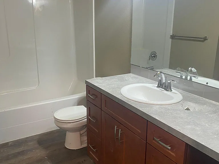 636 Hansen St SE #B — Photo 8