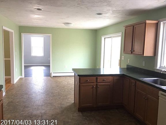 4th image of 16 Bracken Dr