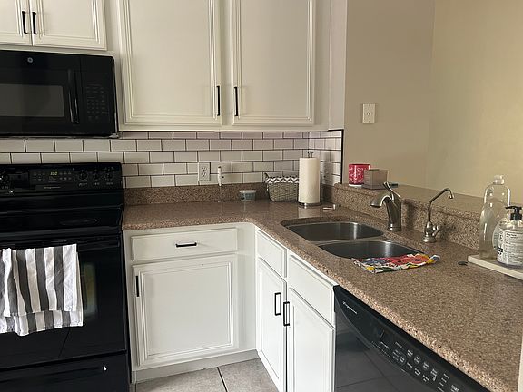 5th image of 8527 Trail Wind Dr
