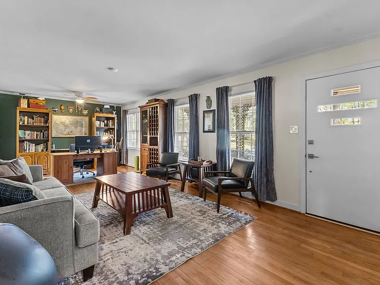 2125 Forest Hills Dr — Photo 4