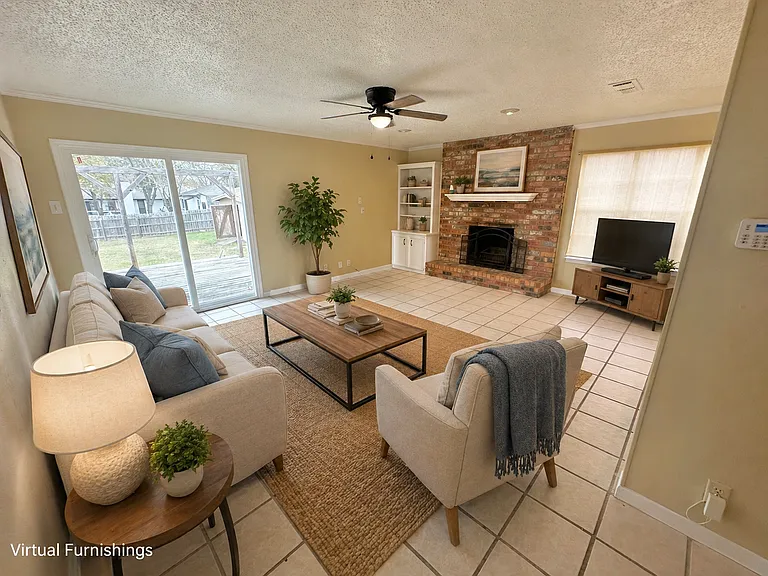 214 Timberline St — Photo 3