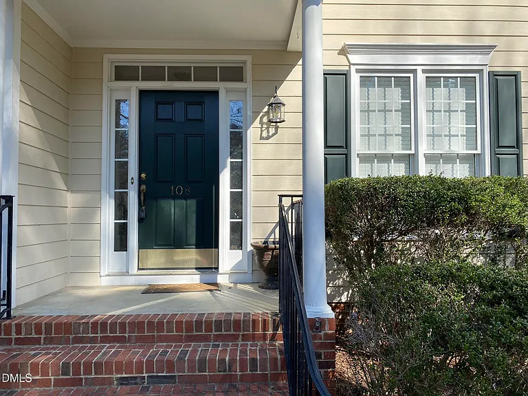 108 Flora Springs Dr — Photo 4