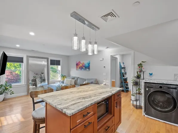 6 Nelly St Floor 3, Wakefield, MA 01880