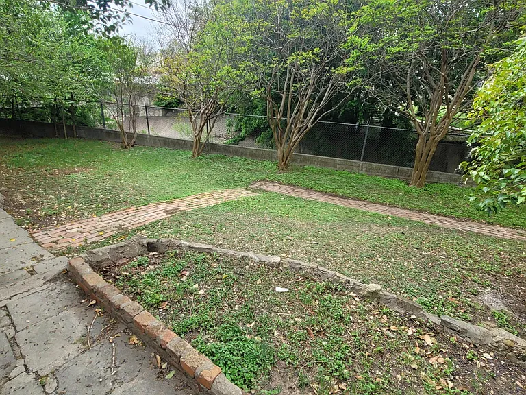 2820 Fort Ave — Photo 59